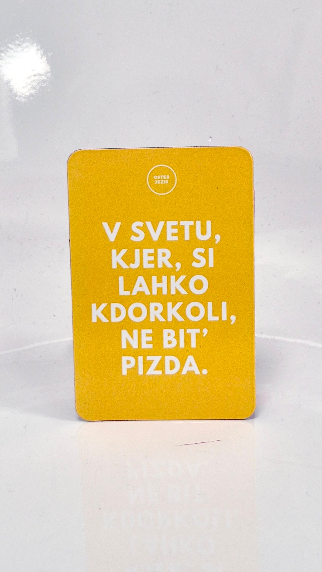 Magnet V SVETU, KJER SI LAHKO KDORKOLI..., barva kurkume